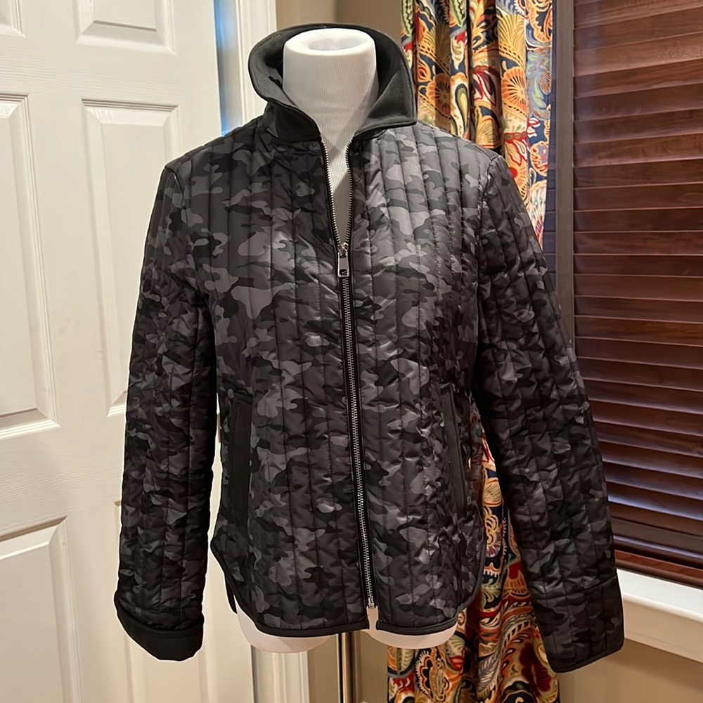Banana Republic Camo channel down Jacket. EUC